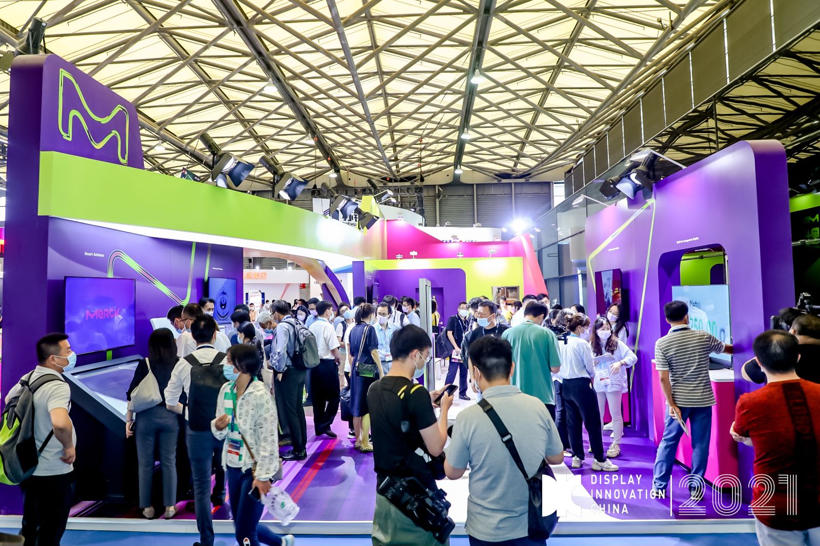 默克大舉投資臺灣就近供貨臺面板雙虎；OPPO新一代智能眼鏡Air Glass正式發布；華為將發布縱向折疊屏手機