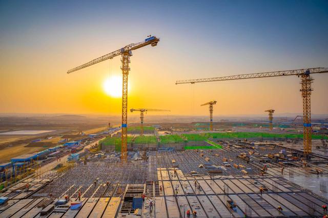 DIC行業資訊丨BOE(京東方)青島模組廠房第一段主體結構封頂施工；TCL華星折疊屏產品基本可做到100%出貨